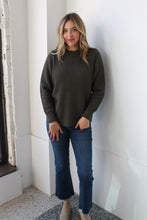 Load image into Gallery viewer, The Renna Jeans
