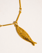 Load image into Gallery viewer, Coralie 18K Gold Non-Tarnish Fish Pendant Chain Necklace
