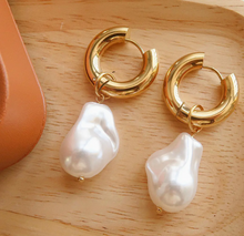 Load image into Gallery viewer, Oceana Gold Statement Large Pearl Earring
