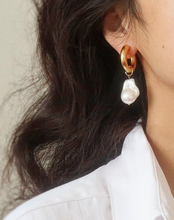 Load image into Gallery viewer, Oceana Gold Statement Large Pearl Earring

