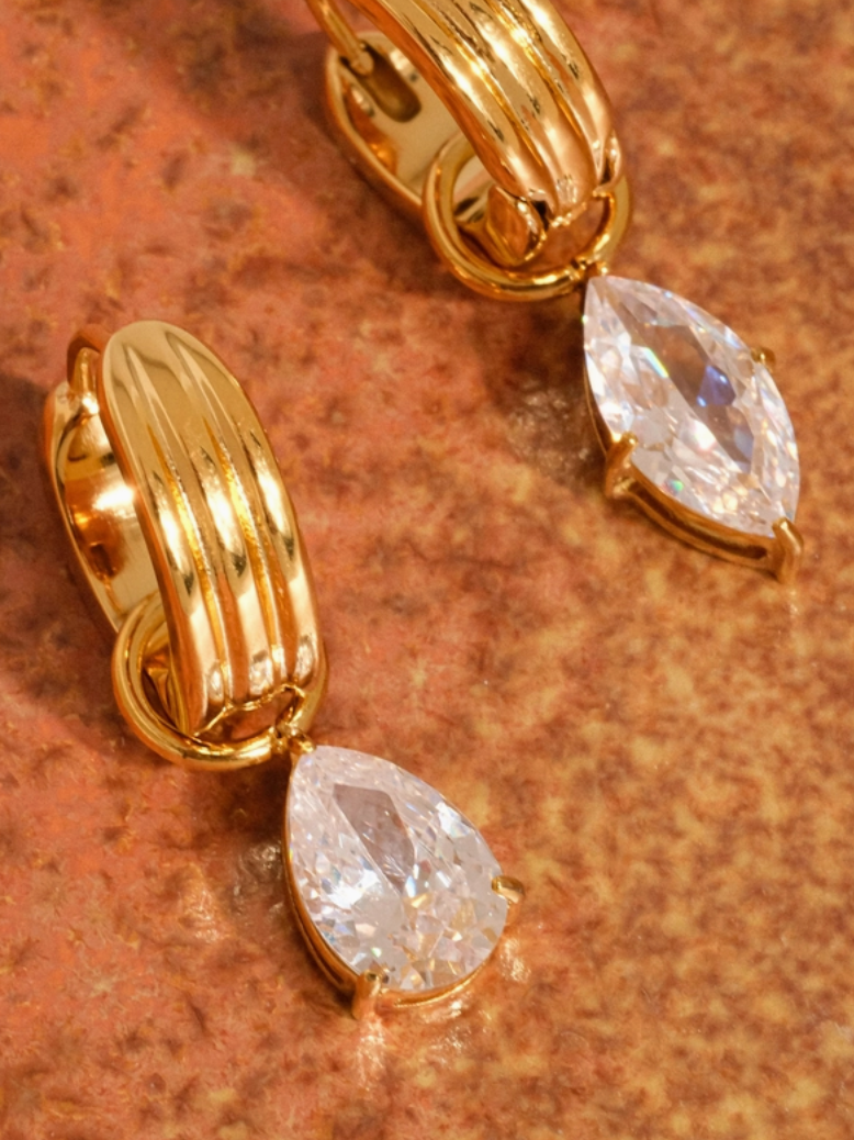 Saffron Teardrop Mismatch Earring