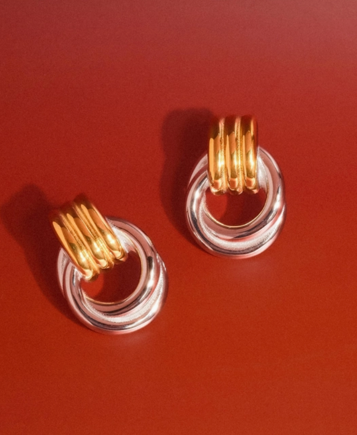 Wanda Classic Hoop Earring