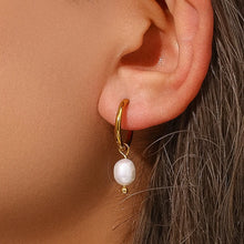 Load image into Gallery viewer, Toile Classic Pearl Drop Earrings
